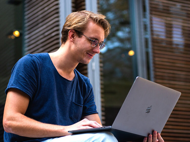 Tulis judul berita dan kegiatan di sisni 2