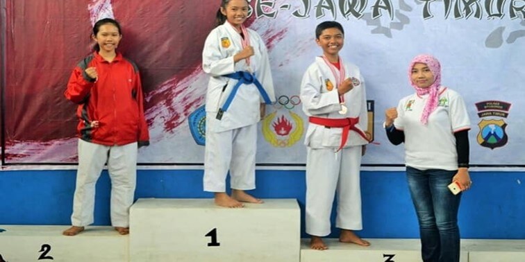 Siswa SMKN 3 Bondowoso Raih Medali di Kejuaraan Karate Inkanas Open Rektor